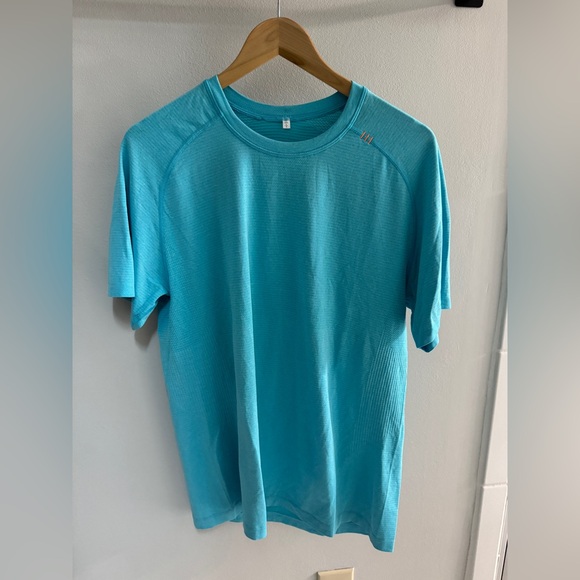 Men's Blue Lululemon workout T-Shirt - Picture 1 of 3